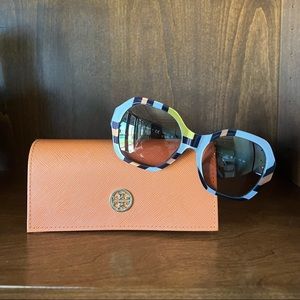 Tory Burch, NWOT , never worn sunglasses with bag and case